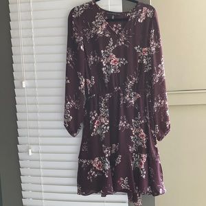 Maroon-floral dress White House black market  10